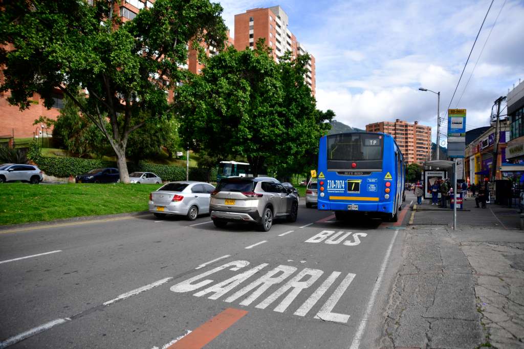 Carril prioritario o preferencial para buses del SITP y Transmilenio en la carrera séptima de Bogotá