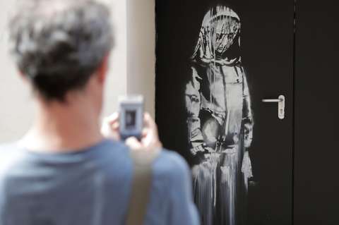 El grafiti de Banksy en la sala Bataclan de París