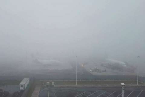 Al menos 35 vuelos afectados tras cierre del aeropuerto El Dorado por neblina