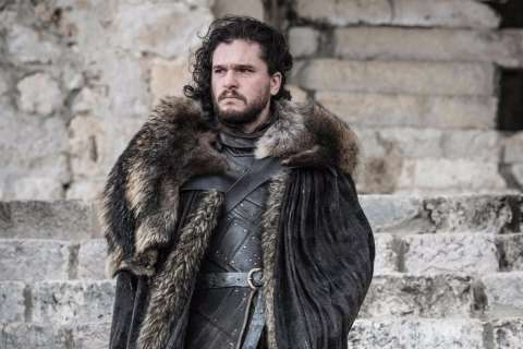 Kit Harington revela que fue “incómodo” grabar escenas eróticas con Emilia Clarke