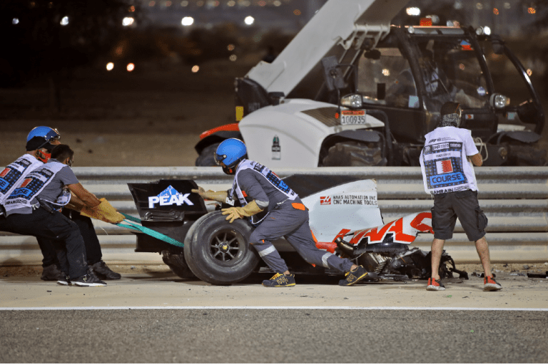 Hamilton gana en Baréin y Grosjean sobrevive a terrible accidente