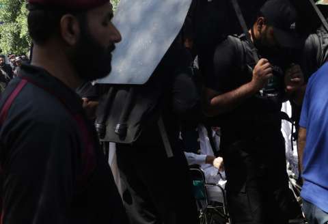 Militares arrestan en Pakistán a ex primer ministro Imran Khan