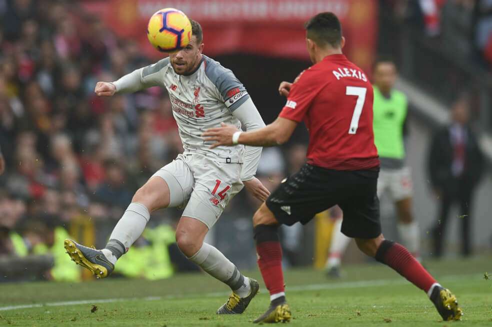 Liverpool regresó al liderato de la Premier League, tras igualar 0-0 en Old Trafford. / AFP