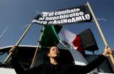 La criticada estrategia del gobierno de México contra el robo de gasolina