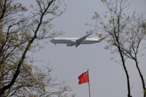 Ni pasaportes ni estudios en el extranjero: China limita a los empleados públicos
