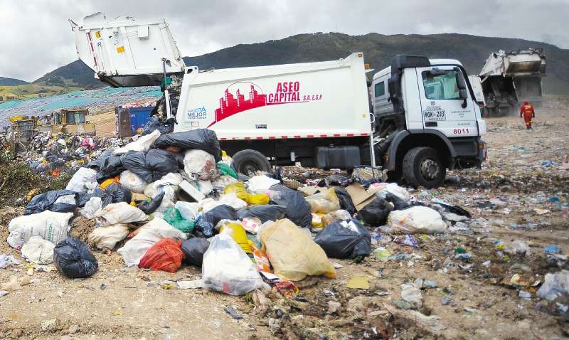 El Acueducto de Bogotá tiene el 80 % del mercado de la recolección de basuras. / Cristian Garavito - El Espectador