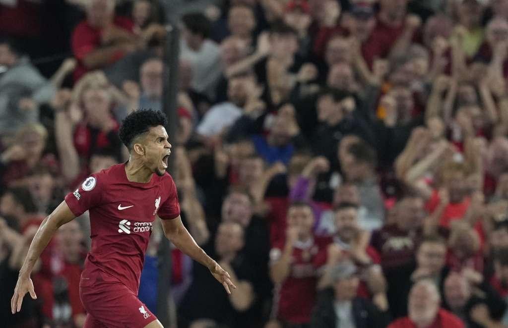 Liverpool (United Kingdom), 15/08/2022.- Liverpool's Luis Diaz celebrates after scoring the 1-1 goal during the English Premier League soccer match between Liverpool FC and Crystal Palace in Liverpool, Britain, 15 August 2022. (Reino Unido) EFE/EPA/ANDREW YATES EDITORIAL USE ONLY. No use with unauthorized audio, video, data, fixture lists, club/league logos or 'live' services. Online in-match use limited to 120 images, no video emulation. No use in betting, games or single club/league/player publications