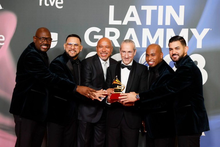 El sonido innovador de Niche Sinfónico llegó a los Grammy con ritmo javeriano