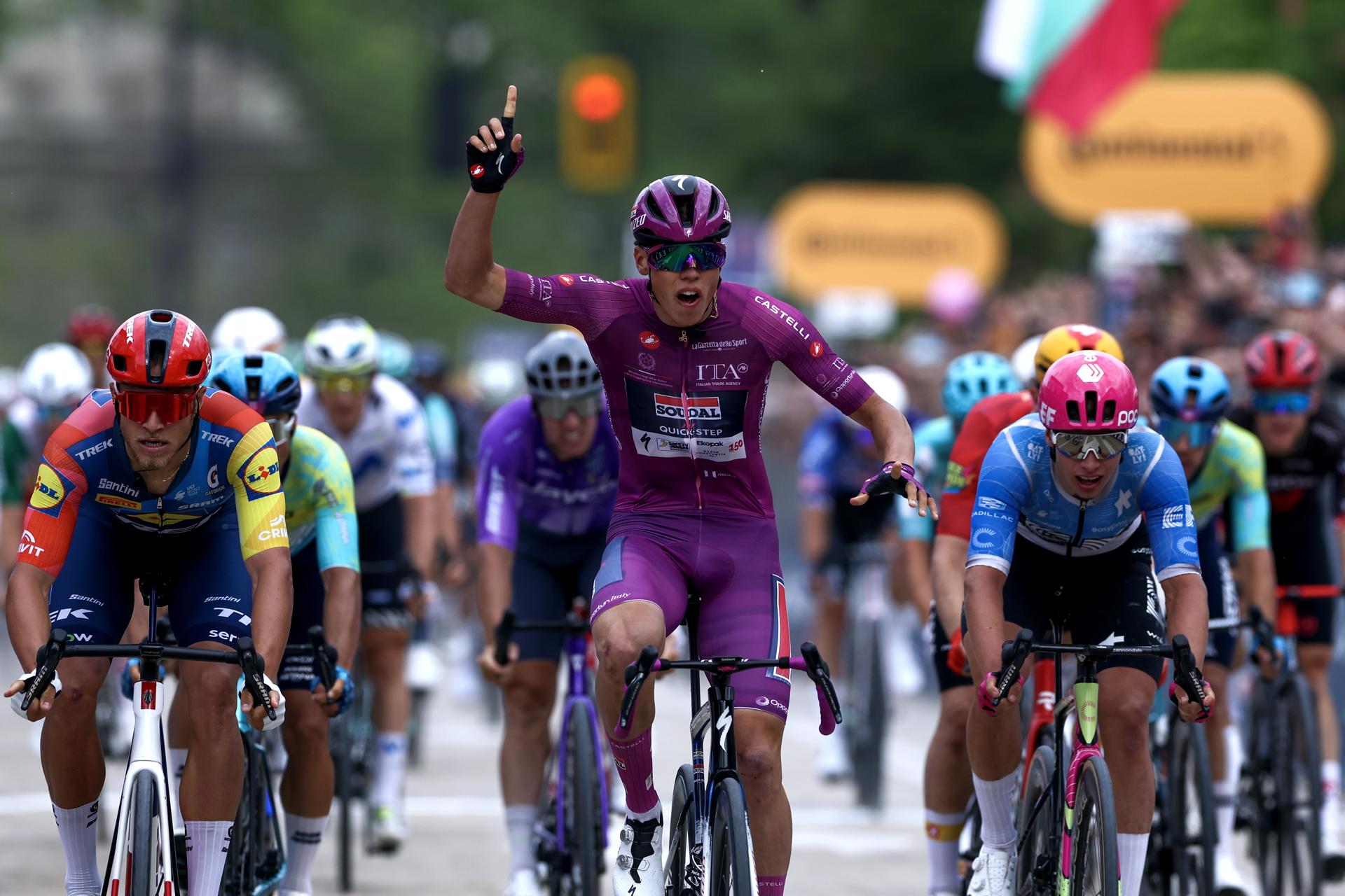 SOFIA (Bulgaria), 10/05/2026.- French cyclist Paul Magnier (C) of team Soudal Quick-Step celebrates winning the 3rd stage of the 109th edition of the Giro d'Italia cycling race over 175km from Plovdiv to Sofia, Bulgaria, 10 May 2026. (Ciclismo) EFE/EPA/BORISLAV TROSHEV