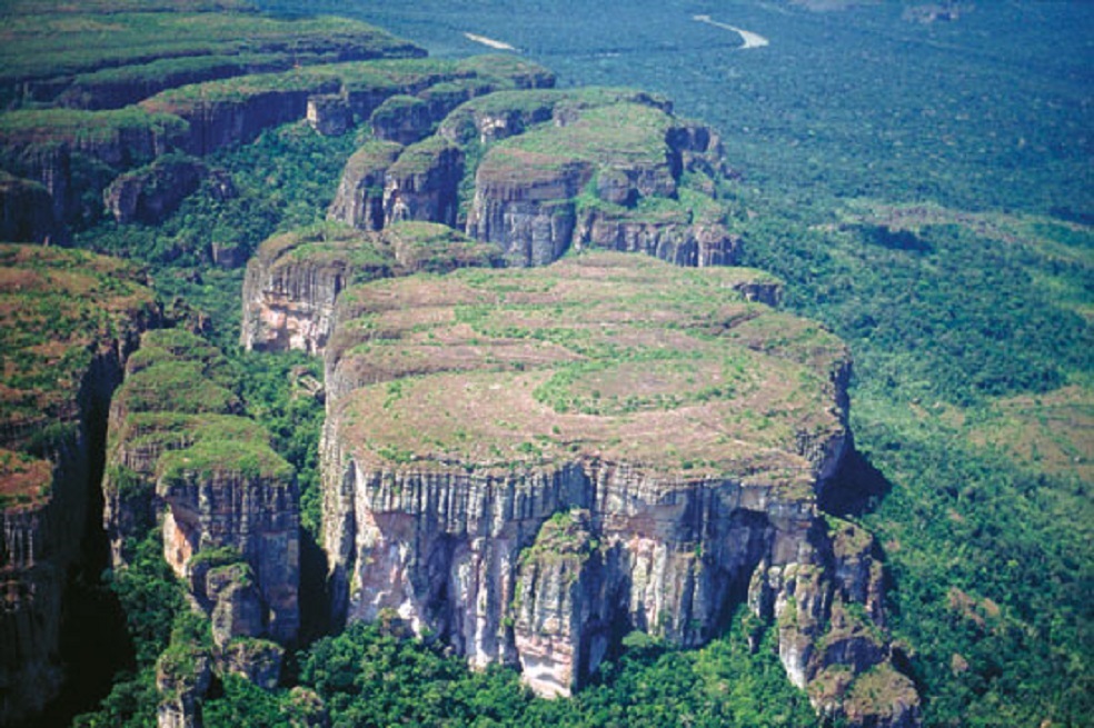 El Chiribiquete comenzó a ser investigado arqueológicamente en las décadas de los ochentas y noventas, justo cuando arreció la guerra en Colombia. / Carlos Castaño Uribe