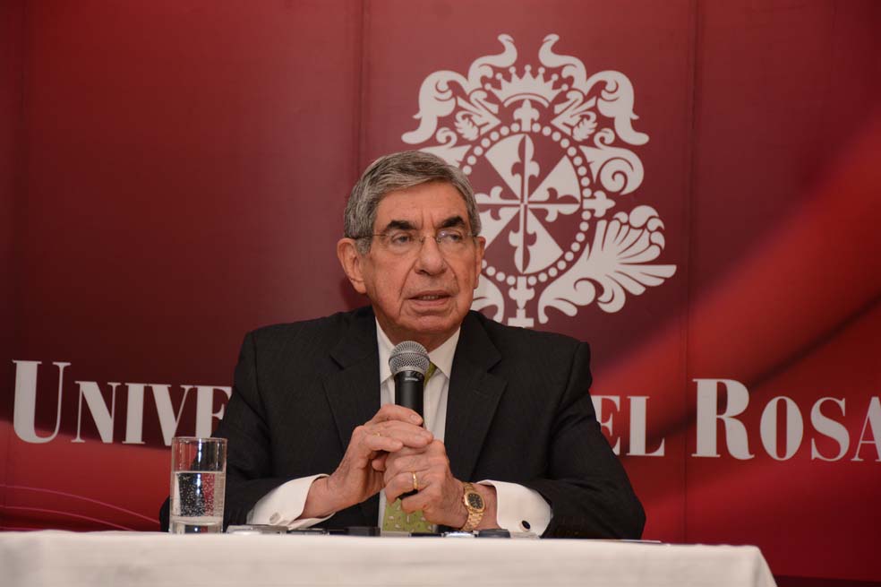 Óscar Arias ayer en el foro de la Universidad del Rosario. /Prensa U. Rosario