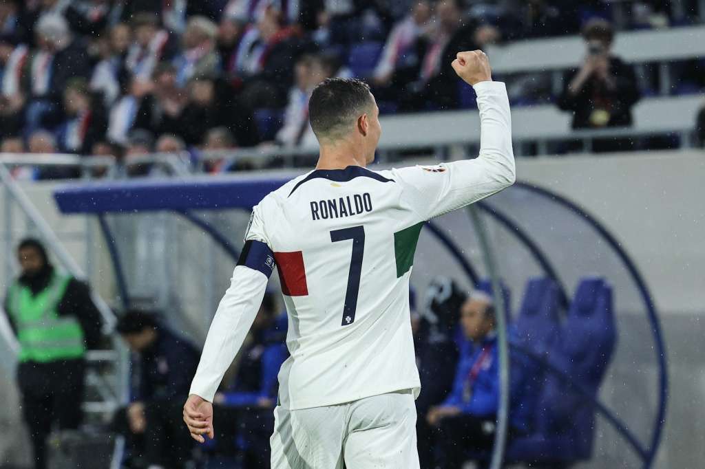 Luxembourg (Luxembourg), 26/03/2023.- Portugal`s Cristiano Ronaldo celebrates after scoring the 0-1 goal during the UEFA EURO 2024 Group J qualifying soccer match between Luxembourg and Portugal, in Luxembourg, 26 March 2023. (Luxemburgo, Luxemburgo) EFE/EPA/MIGUEL A. LOPES