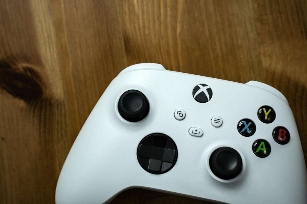 A pesar de no tener una potencia gráfica igual a la de la PlayStation 5, la Xbox Series S basa su mayor atractivo comercial en el catálogo digital de Xbox Game Pass.