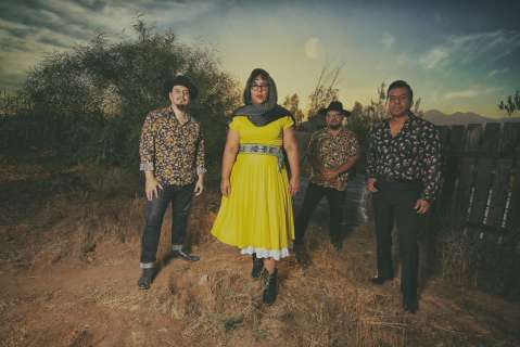 La Santa Cecilia presenta: “Cuatro copas: bohemia en la finca altozano”
