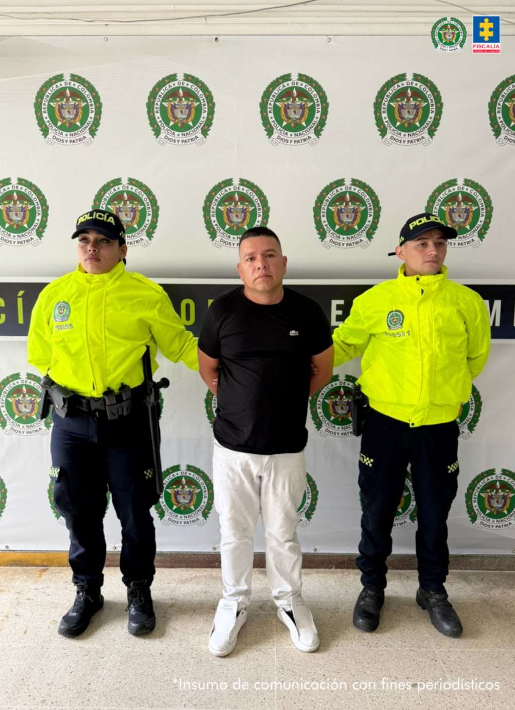 El productor musical y acordeonero Carlos Hernobi Ruiz Urrea fue enviado a la cárcel y se le imputaron delitos relacionados con pornografía infantil.