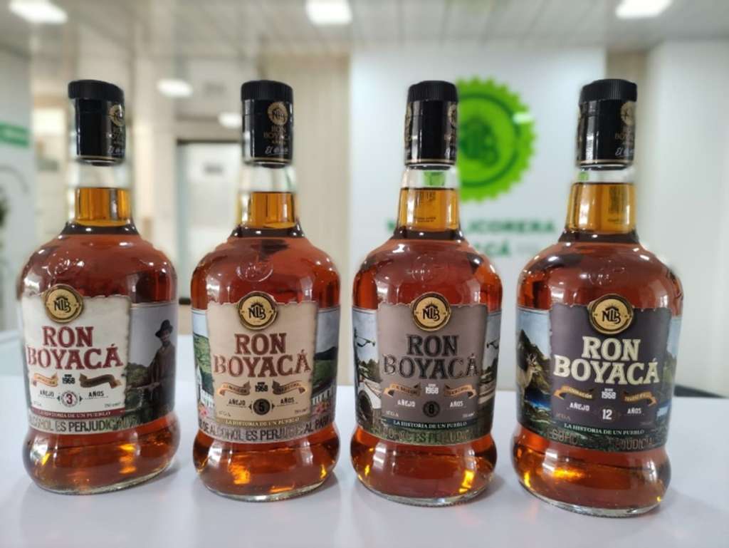 El Ron Boyacá es elaborado con tafias del Bajo Ricaurte, utilizando caña de azúcar cultivada por los campesinos de la zona.
