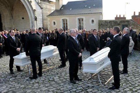 Francia empieza a enterrar a las víctimas de los atentados de París