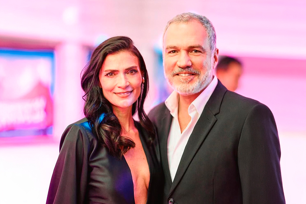Ana María Orozco y Salvador del Solar exponen su amor. Hubo besos y romance
