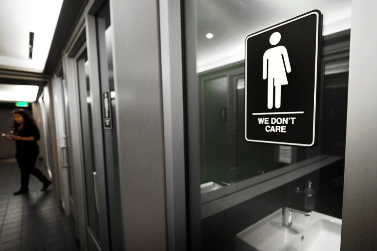 “El baño mixto es una pequeña solución para la discriminación”: rector de la U. Externado