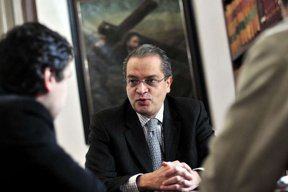Para el ministro Fernando Carrillo, en 2013 la prioridad del Gobierno será consolidar la atención a las víctimas./ Óscar Pérez