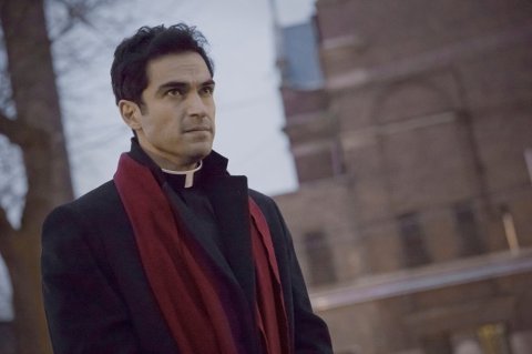 Alfonso Herrera retoma la historia de "El exorcista" 40 años después de la película