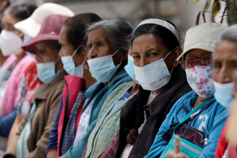 Minsalud dice que ya no será obligatorio usar tapabocas en centros de salud