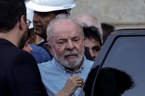 Lula, con neumonía “leve”, posterga para el domingo su viaje oficial a China