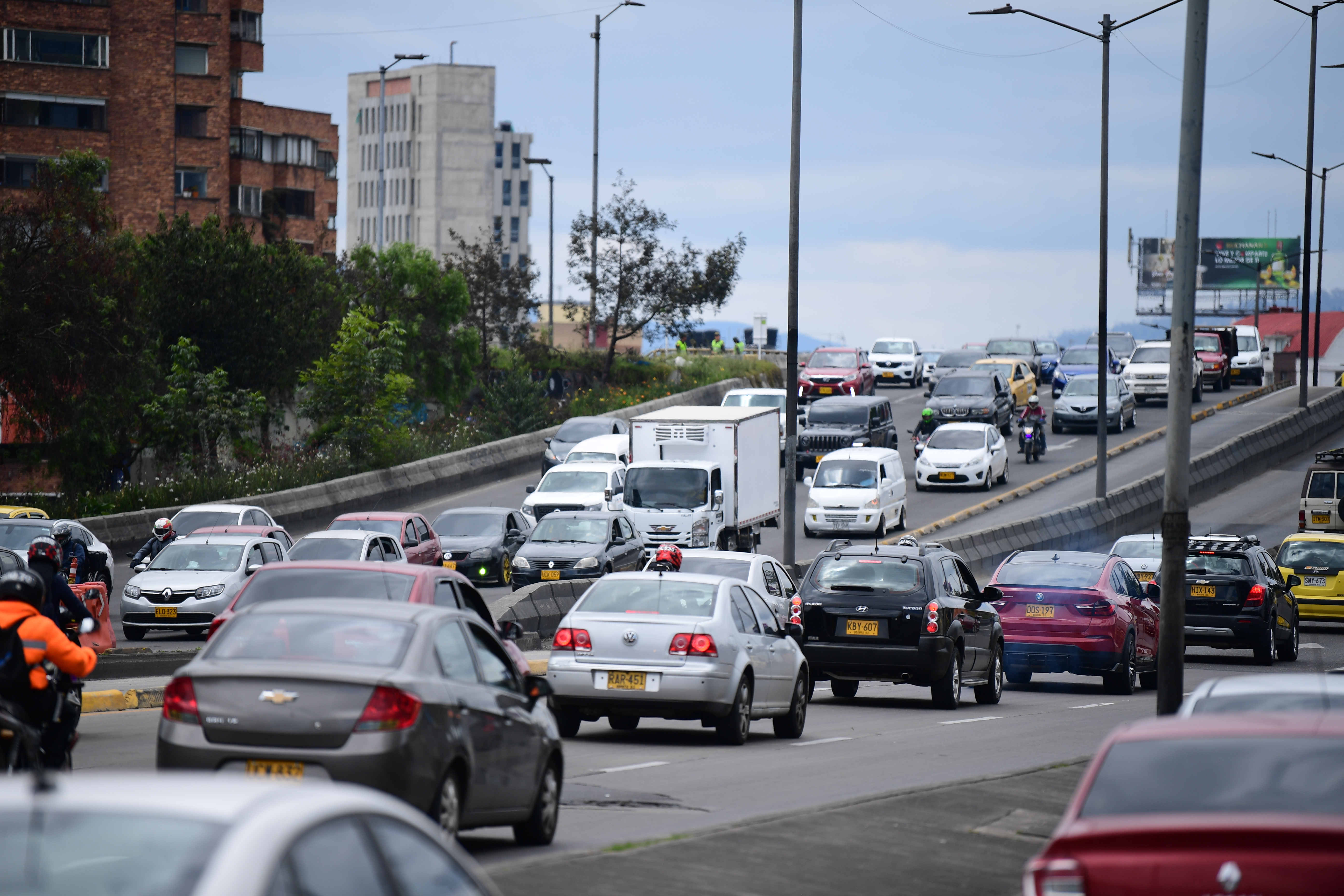 Tráfico pesado y múltiples trancones en varios puntos de la capital.