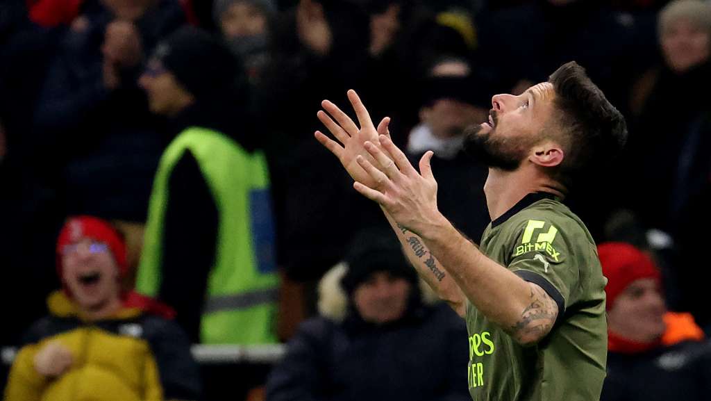 Milan (Italy), 10/02/2023.- AC Milan's Olivier Giroud jubilates after scoring the opening goal during the Italian Serie A soccer match between AC Milan and Torino at Giuseppe Meazza stadium in Milan, Italy, 10 February 2023. (Abierto, Italia) EFE/EPA/MATTEO BAZZI