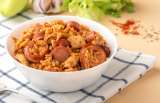 Esta es la receta para cocinar arroz con salchichón