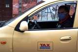 Distrito entrega 10.000 kits de autocuidado a taxistas de Bogotá
