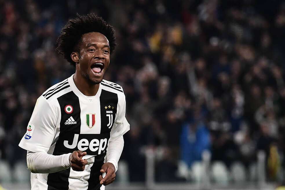 El antioqueño fue elegido como mejor lateral de la liga italiana. / AFP