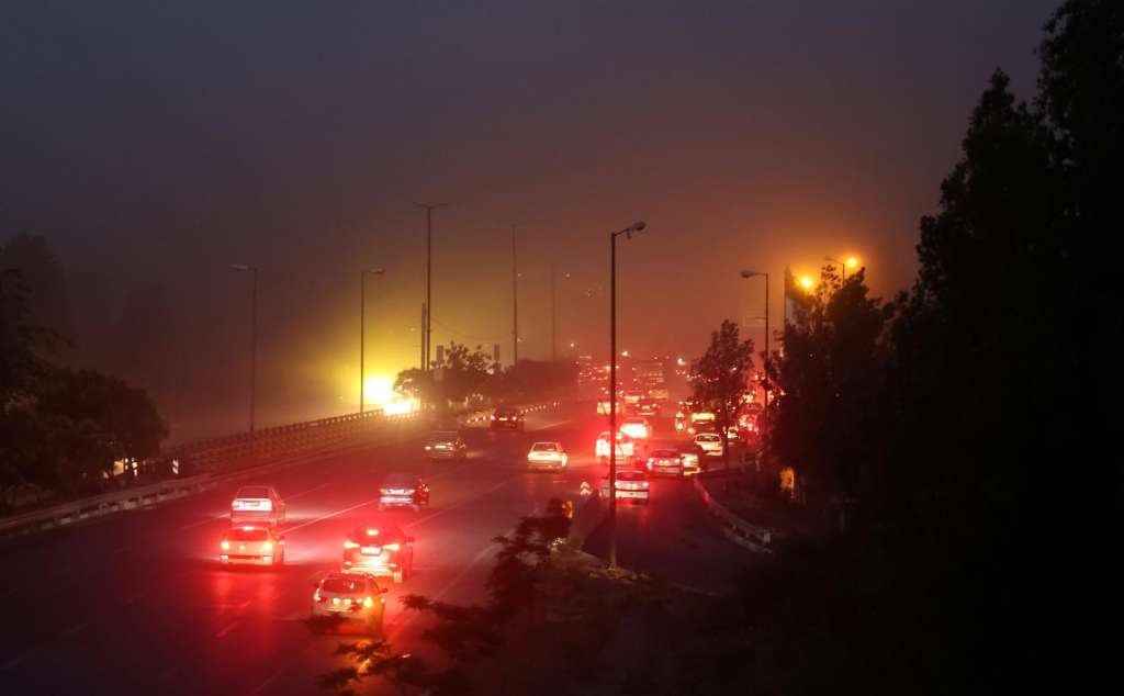 Tehran (Iran (Islamic Republic Of)), 13/06/2025.- Smoke rises from a fire after an Israeli attack in Tehran, Iran, 13 June 2025. Israel confirms it has launched strikes on Iran's 'nuclear program' as blasts are heard across the country. The strikes are part of Operation Rising Lion, Israel's Prime Minister Benjamin Netanyahu said, adding Iran was a threat to "Israel's very survival". (Teherán) EFE/EPA/ABEDIN TAHERKENAREH HANDOUT EDITORIAL USE ONLY/NO SALES