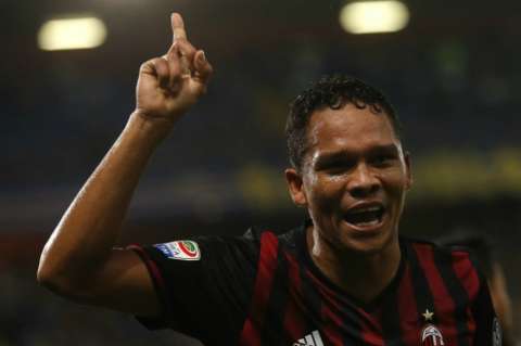 Carlos Bacca volvió anotar con el Milan que derrotó 2-0 a la Lazio en la Serie A