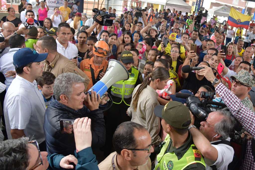 A su llegada a Guayabetal, el presidente Iván Duque anunció que tras un consejo de ministros anunciará 50 medidas para ayudar a los habitantes de la región afectados por el cierre de la vía al Llano. / Presidencia