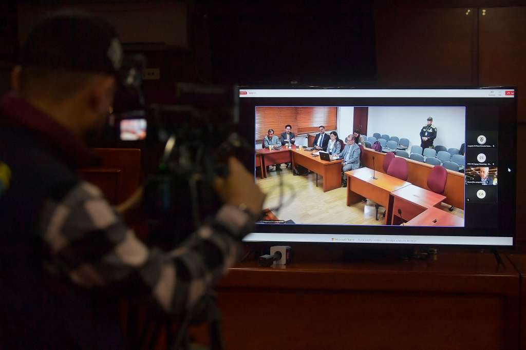 Expresidente asistió de forma virtual a la tercera jornada del juicio en su contra, diligencia que fue aplazada porque no se presentaron sus abogados.