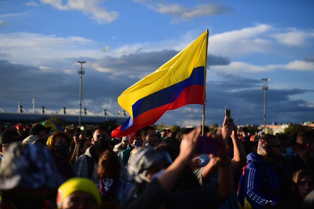 Jornada de movilizaciones y enfrentamientos con el ESMAD en inmediaciones al Portal Américas o Portal Resistencia en el Paro Nacional del 19 de mayo #19M