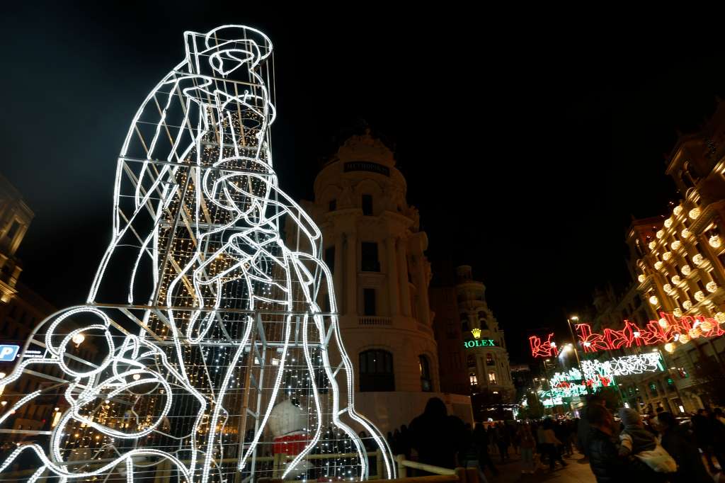 MADRID, 28/11/2024.- Encendido de la iluminación navideña este jueves en la madrileña Gran Vía. EFE/Juanjo Martín