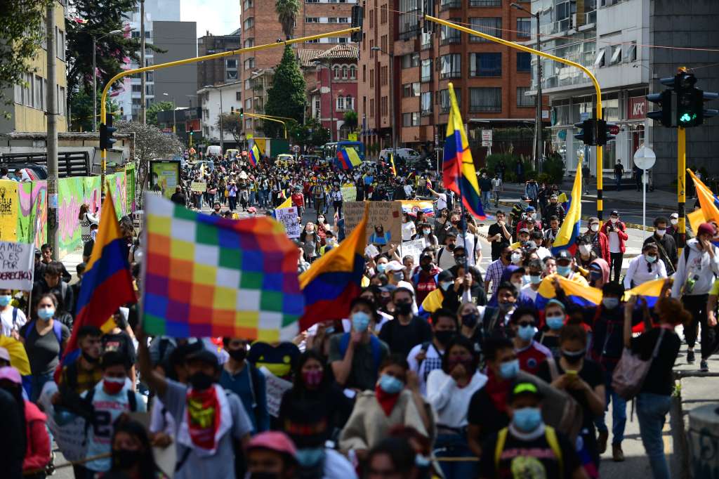 Marcha de los indígenas Misak, durante el decimo día del Paro Nacional.