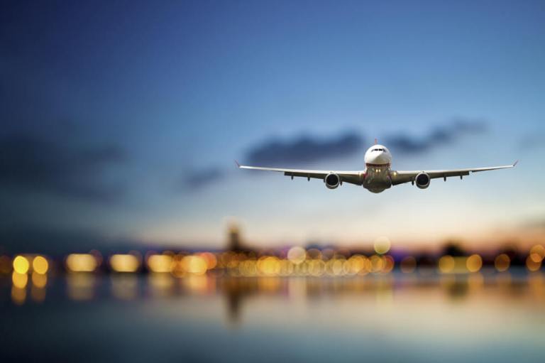 Investigan el cartel promocional de una aerolínea por parecidos con el 11-S