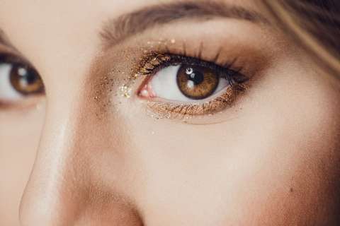 Cómo maquillar los ojos para que se vean grandes