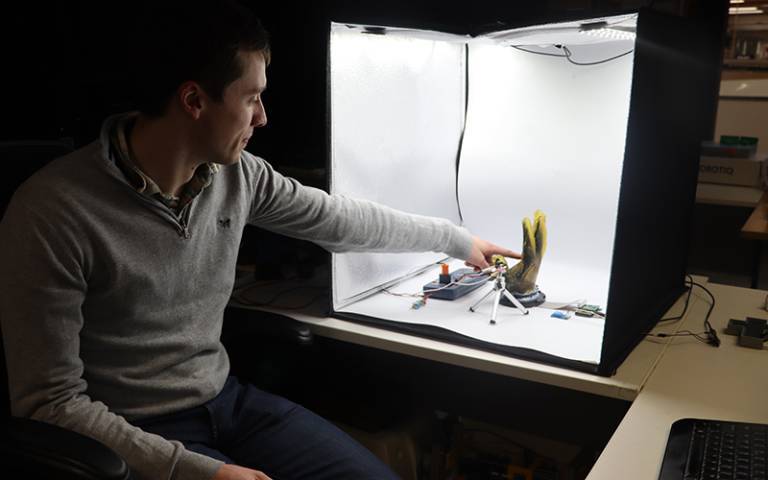 Científicos crean piel robótica que “siente”: la tecnología imita a la piel humana