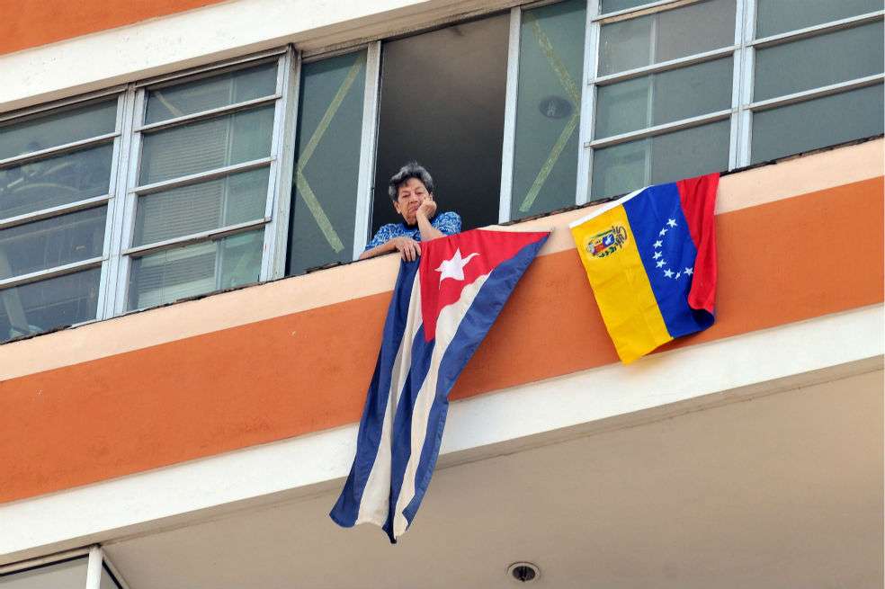 Cuando se pregunta sobre la muerte del presidente Hugo Chávez, la respuesta de los cubanos llega al unísono: “En Cuba sentimos su muerte como propia, nos dolió muchísimo”. / EFE