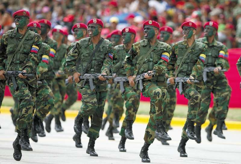 El 5 de julio las tropas exhibieron los drones iraníes ensamblados en Venezuela. Foto de referencia / AP