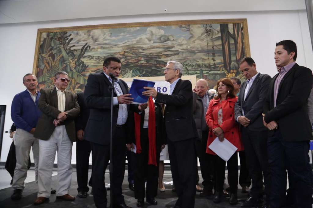 Evento de excombatientes paramilitares y guerrilleros en la Comisión de la Verdad. /CEV.