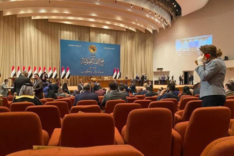 Irak tiene un nuevo gobierno y espera poner fin a la crisis política