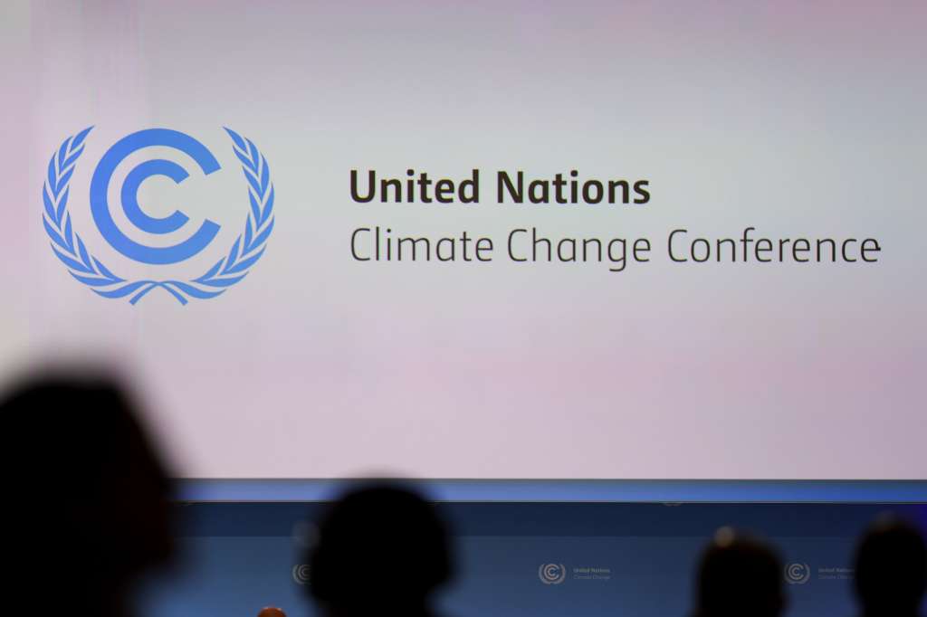 Bonn (Germany), 03/06/2024.- A United Nations Climate Change Conference banner during a plenary session at the Climate Change Conference in Bonn, Germany, 03 June 2024. The SB60 Climate Change Conference in Bonn, is the pre-sessional meeting for the COP29 Climate Change Conference to hold in Bakui in November and runs until 13 June. (Alemania) EFE/EPA/CHRISTOPHER NEUNDORF