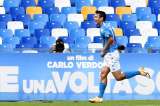 Napoli goleó al Atalanta con doblete de ‘Chucky’ Lozano
