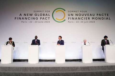 Gravar transporte marítimo, Plan Marshall de Petro y más ideas en cumbre de París