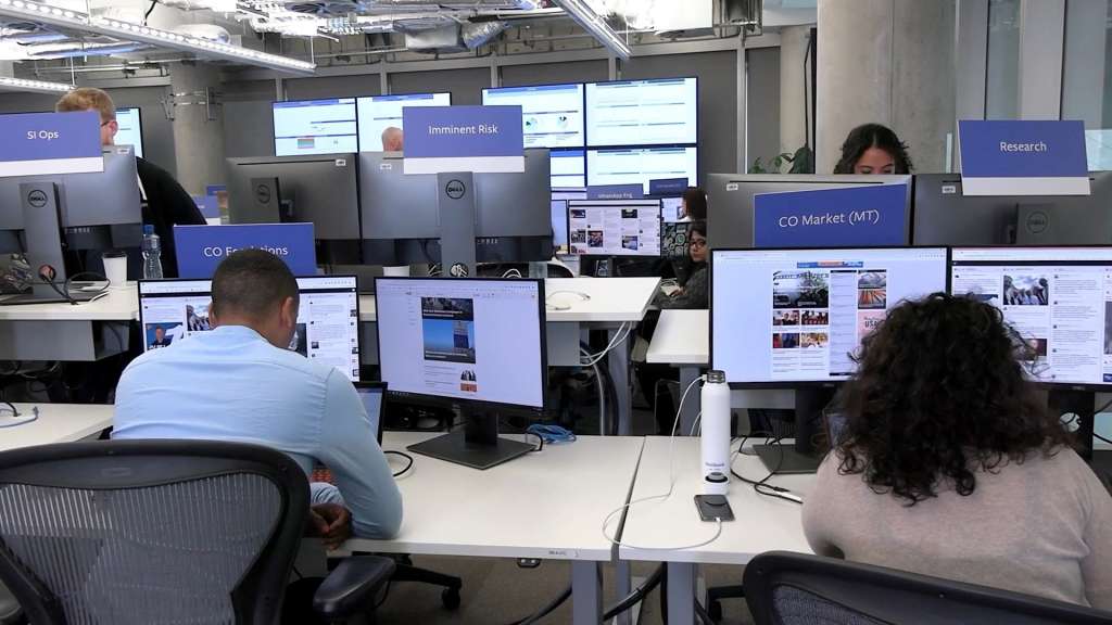 GRAF4302. DUBLÍN, 05/05/2019.- Fotografía de archivo fechada el 5 de mayo de 2019 que muestra el Centro de Operaciones y Datos de Facebook en Dublín (Irlanda). La inminente competencia de Meta a Twitter es uno de los clics tecnológicos de la semana en América. Pese a las polémicas de Elon Musk, la firma que le costó 44.000 millones de dólares sigue siendo “ama y señora” de las redes sociales. Algo que “tan pronto pueda”, quiere cambiar Meta (Facebook, Instagram y WhatsApp). Resulta que el gigante tecnológico lleva trabajando desde enero pasado en “su respuesta a Twitter”. EFE/Nacho Martín /ARCHIVO